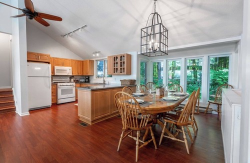 Bala Cabin | Cozy Lake Muskoka Retreat - Sauna & Fire-pit