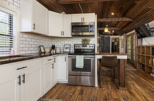 Marion Cabin | Cozy Lake of Egypt Cabin & Pond