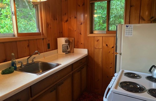 Blind River Cottage | Cozy lake side cottage. Pet friendly