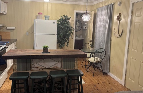 Eatonton Cabin | Cozy Lake Sinclair Cabin – Boat Ramp & Dock Next Door!