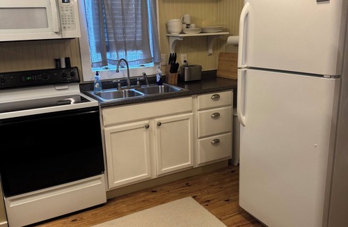 Eatonton Cabin | Cozy Lake Sinclair Cabin – Boat Ramp & Dock Next Door!