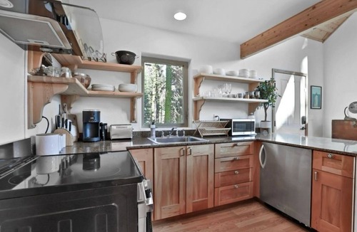Echo Lake Cabin | Cozy Lake Tahoe Cabin - Ultimate Ski & Summer House