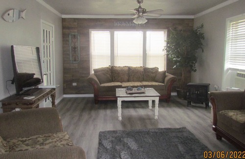 Gordonville House | Cozy Lake Texoma Retreat!! Family Sized Home!