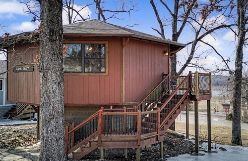Diamond City House | Cozy Lake View Treehouse