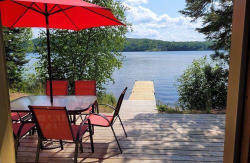 Lake St. Peter Cottage | Cozy lakefront cottage near Algonquin with a private dock.
