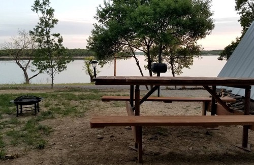 Cisco Cabin | Cozy Lakefront A-Frame Cabin with Dock Access & BBQ Near Lake Cisco, TX