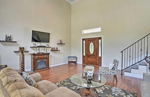 Benton House | Cozy Lakefront Benton Home ~ 20 Mi to Shreveport!