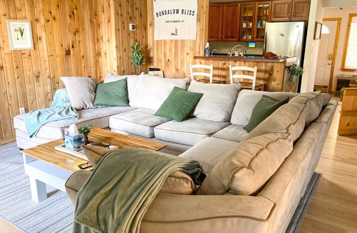 Plymouth House | Cozy Lakefront Bungalow w firepit/dock/kayaks