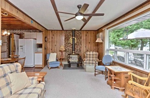 Dunsford Cottage | Cozy Lakefront Cottage in Kawartha Lakes
