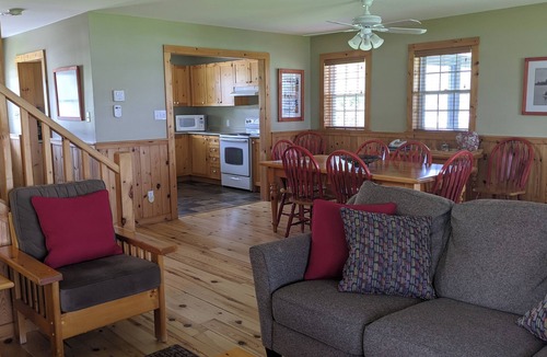 Severn Cottage | Cozy Lakefront Cottage in Muskoka