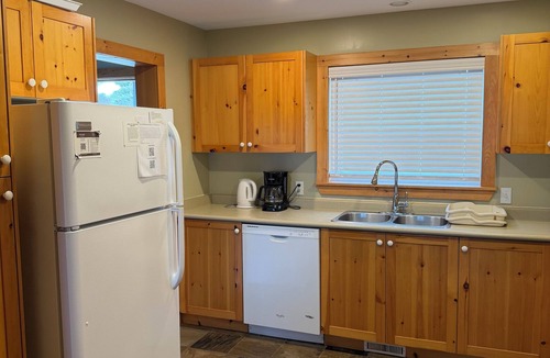 Severn Cottage | Cozy Lakefront Cottage in Muskoka