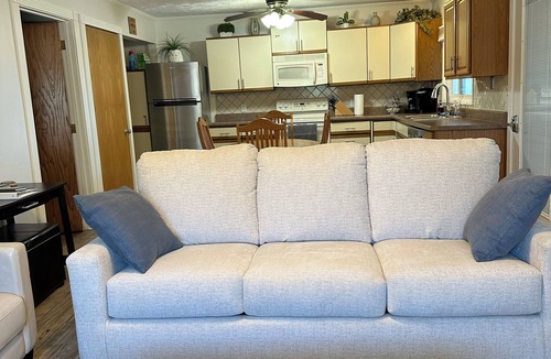 Conway Condo | Cozy Lakefront Condo with Beach - AMAZING Location!