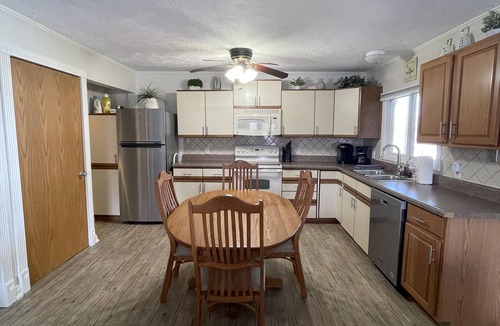 Conway Condo | Cozy Lakefront Condo with Beach - AMAZING Location!