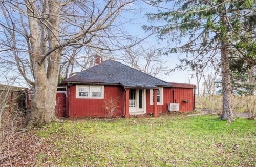 North Kingsville Cabin | Cozy Lakefront Cabin Hot Tub + Stunning Views