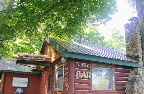 Hayward Resort | Cozy lakefront cabin
