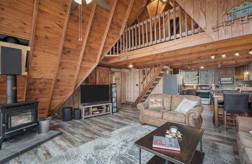 Innsbrook Ski Chalet | Cozy Lakefront Chalet - On A Large Lake - Private Dock w/Boats