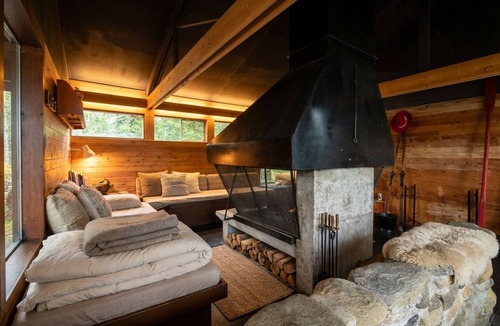 Lake of Bays Cabin | Cozy Lakefront Cottage | Firepit, Dock & Lake Access