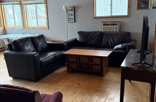 Arnes Cottage | Cozy Lakefront Cottage Summer Fun/Winter Adventures!