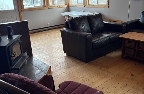 Arnes Cottage | Cozy Lakefront Cottage Summer Fun/Winter Adventures!