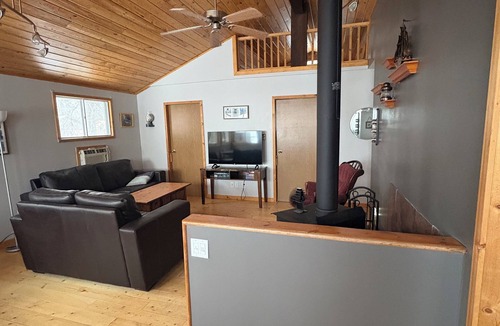 Arnes Cottage | Cozy Lakefront Cottage Summer Fun/Winter Adventures!
