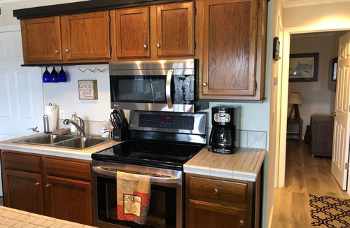 Village of Four Seasons Condo | Cozy Lakefront Condo for a Couples Getaway