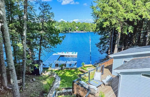 Seguin Cottage | Cozy Lakefront Cottage Breathtaking Views Firepit