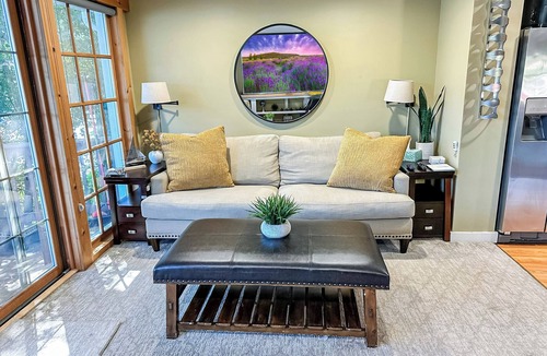 Homer Cottage | Cozy Lakefront Cottage w/Kayaks, Firepit, Views & Firepit!