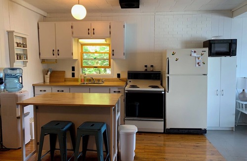 Lyndhurst Cottage | Cozy Lakefront Cottage on Quiet Family Friendly Lake!