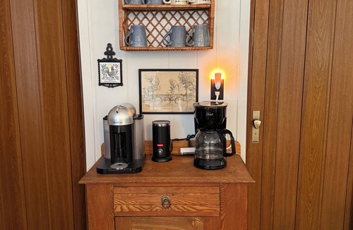 Lyndhurst Cottage | Cozy Lakefront Cottage on Quiet Family Friendly Lake!