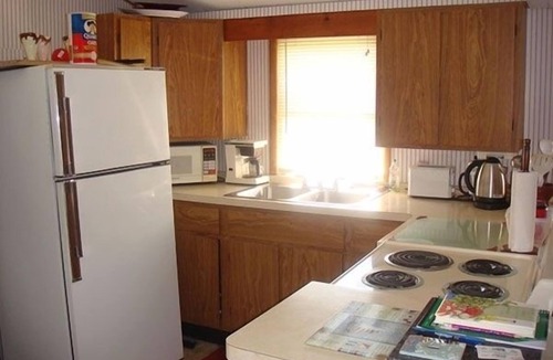 Town of Yates Cottage | Cozy Lakefront Cottage 60 Minutes from Niagara Falls