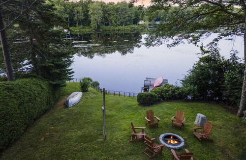 Washington House | Cozy Lakefront Cottage