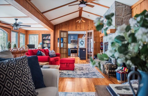 Lake of Bays Cottage | Cozy Lakefront Cottage: Views-Hot Tub-Pet Friendly