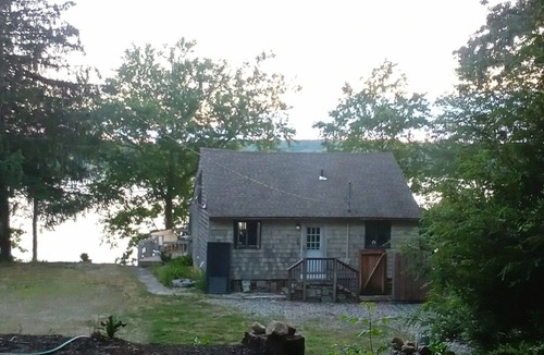 Montville Cabin | Cozy Lakefront Cottage