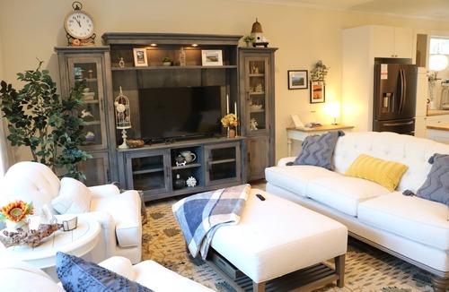 Willsboro House | Cozy lakefront cottage with beach.