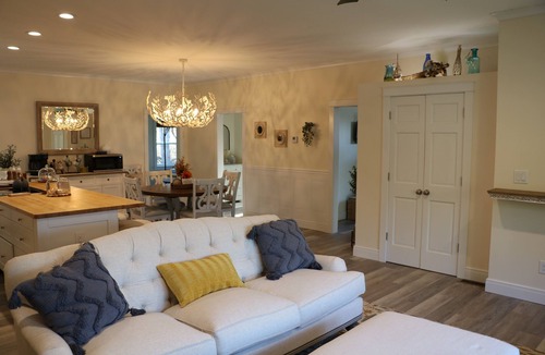 Willsboro House | Cozy lakefront cottage with beach.