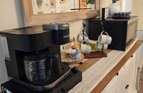 Willsboro House | Cozy lakefront cottage with beach.