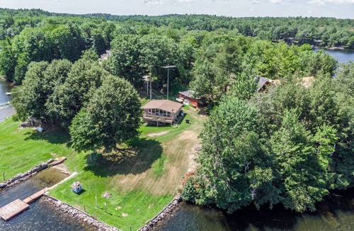 Minden Hills Cottage | Cozy lakefront cottage overlooking the lake. Max 6 persons