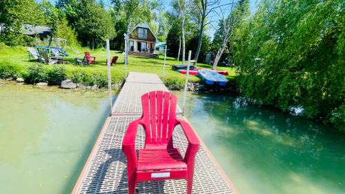 Colborne Villa | Cozy Lakefront Cottage - Ideal For Families & Scenic Views