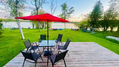 Colborne Villa | Cozy Lakefront Cottage - Ideal For Families & Scenic Views
