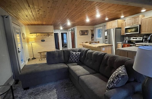 Duluth Cabin | Cozy Lakefront Cottage on Little Pequaywan ~ Great for all seasons