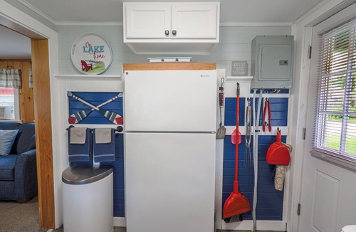 Belgrade Cottage | Cozy Lakefront Cottage