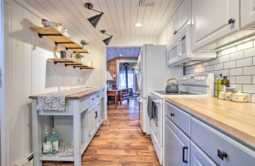 Coventry Lake Cottage | Cozy Lakefront Cottage w/Fire Pit, Grill & Views!