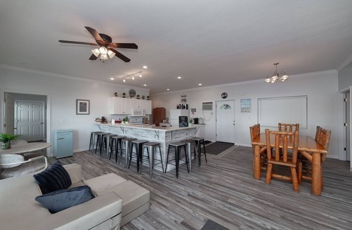 Delton Cottage | Cozy lakefront cottage.