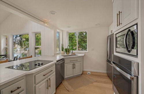 Lakewood Cottage | Cozy Lakefront Cottage Fireplace, Views + Spa Bath