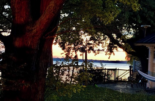 Lowbanks Villa | Cozy Lakefront Escape | Records, Board Games & Firepit