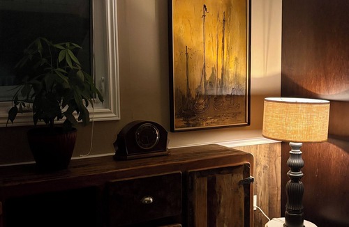 Lowbanks Villa | Cozy Lakefront Escape | Records, Board Games & Firepit