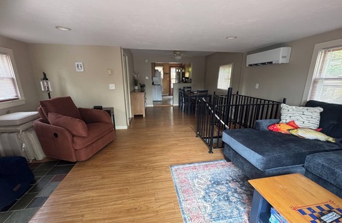 Charlton Cottage | Cozy Lakefront Escape — Private and Relaxing with Scenic Views