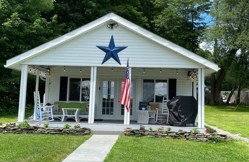 Union Dale Cottage | Cozy Lakefront Getaway