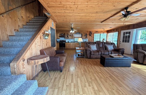 Pointblank Cabin | Cozy Lakefront Getaway On Lake Livingston. No Pets Allowed