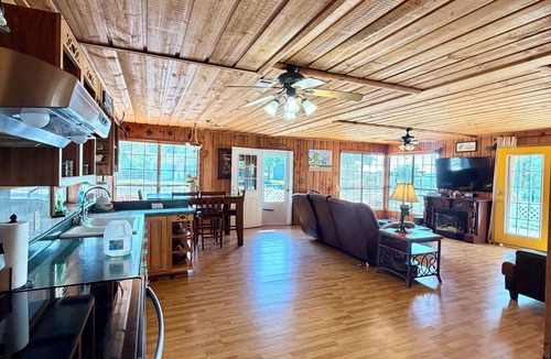 Pointblank Cabin | Cozy Lakefront Getaway On Lake Livingston. No Pets Allowed
